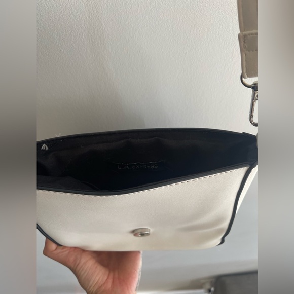 White Studded Western-Inspired Magnetic Clip Closure Cross-Body Bag - Picture 2 of 5